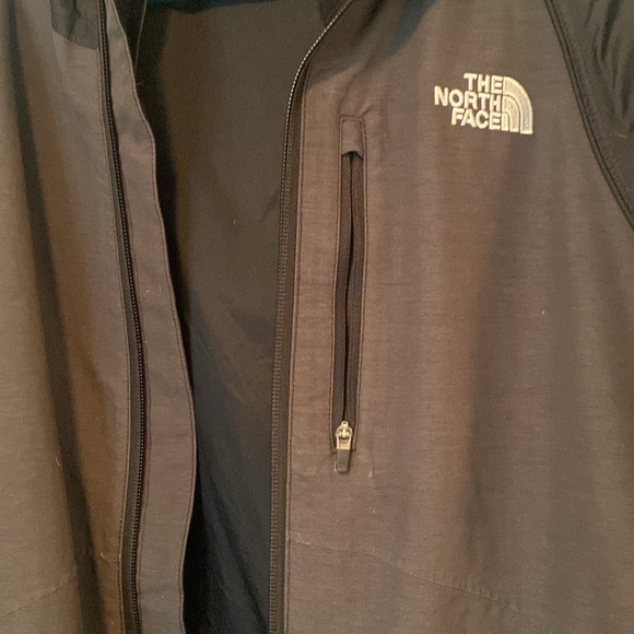 Women’s Northface Lightweight Jacket - Picture 5 of 10